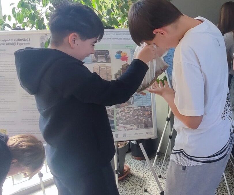 Izložba „Mobilni EKO kutak“ u  našoj školi